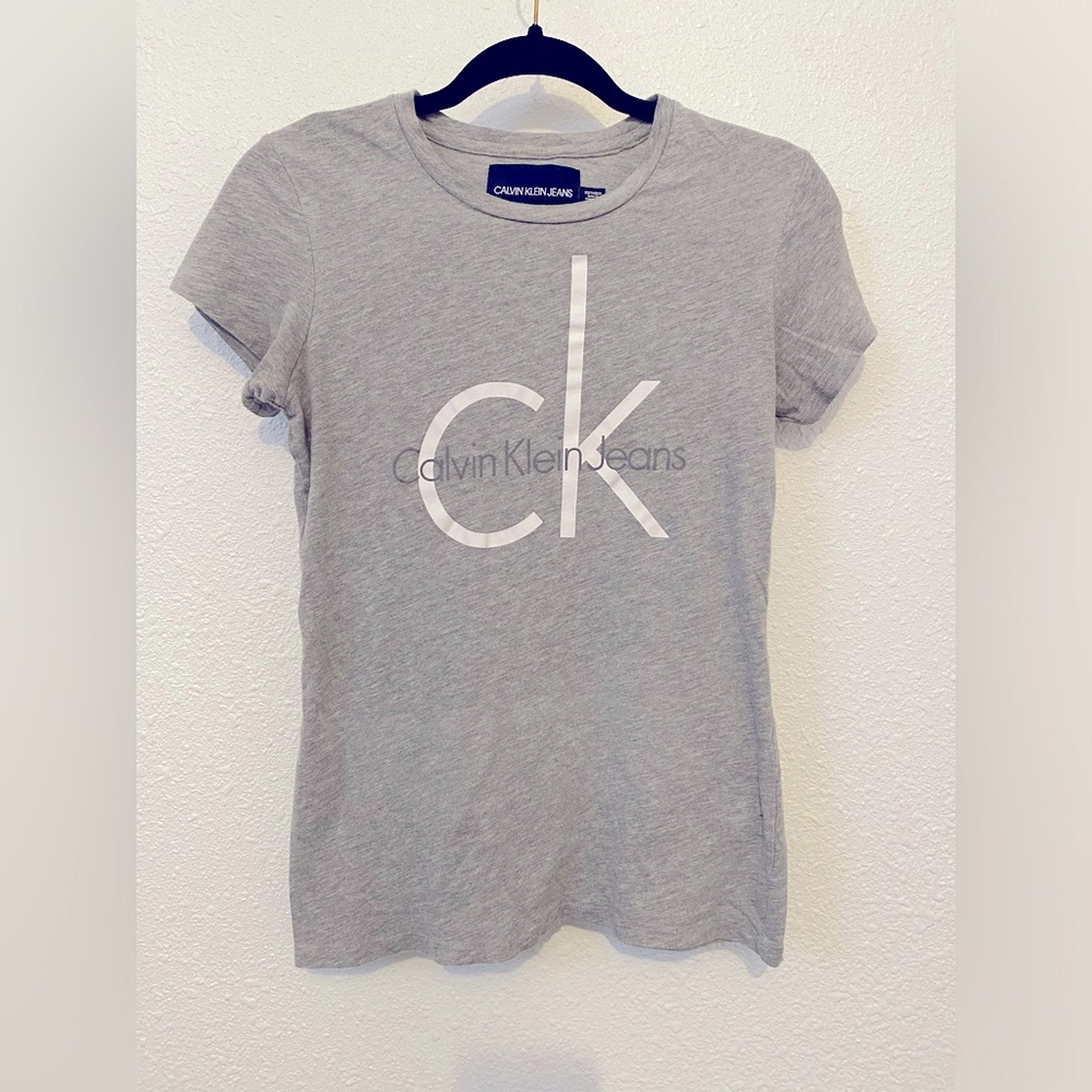 Calvin Klein CK Jeans Graphic Tee Women’s XS Light Gray Cap Sleeves Lightweight
